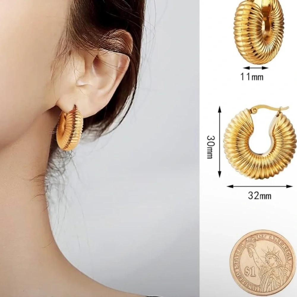 Anthropologie Gold Chunky Snail Shell Hollow Earrings